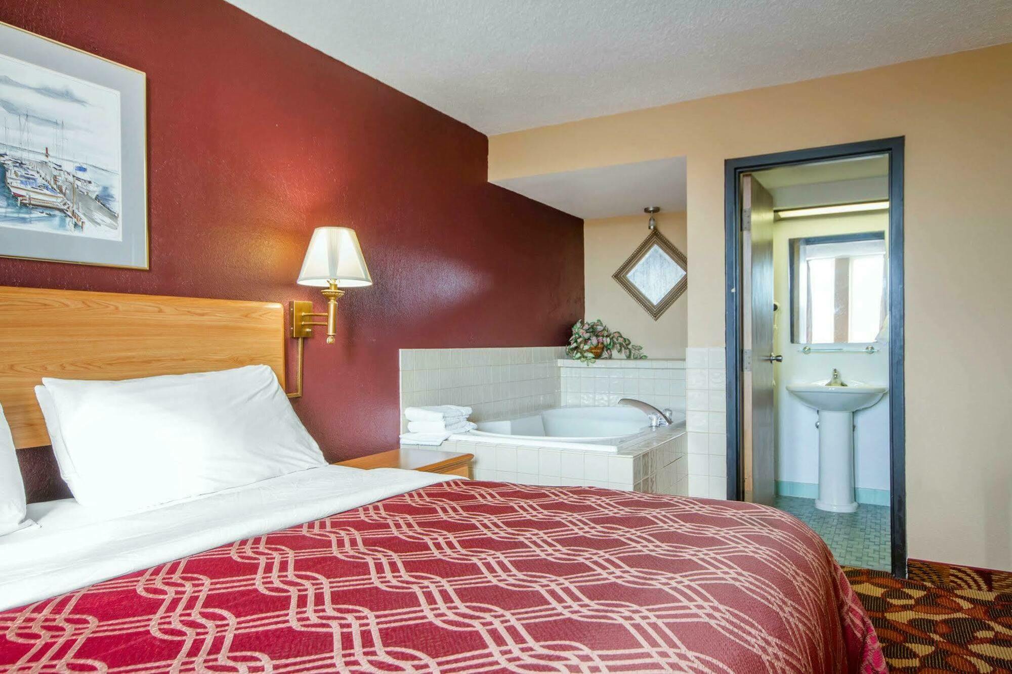 Wingate By Wyndham Sheboygan Hotel Bagian luar foto